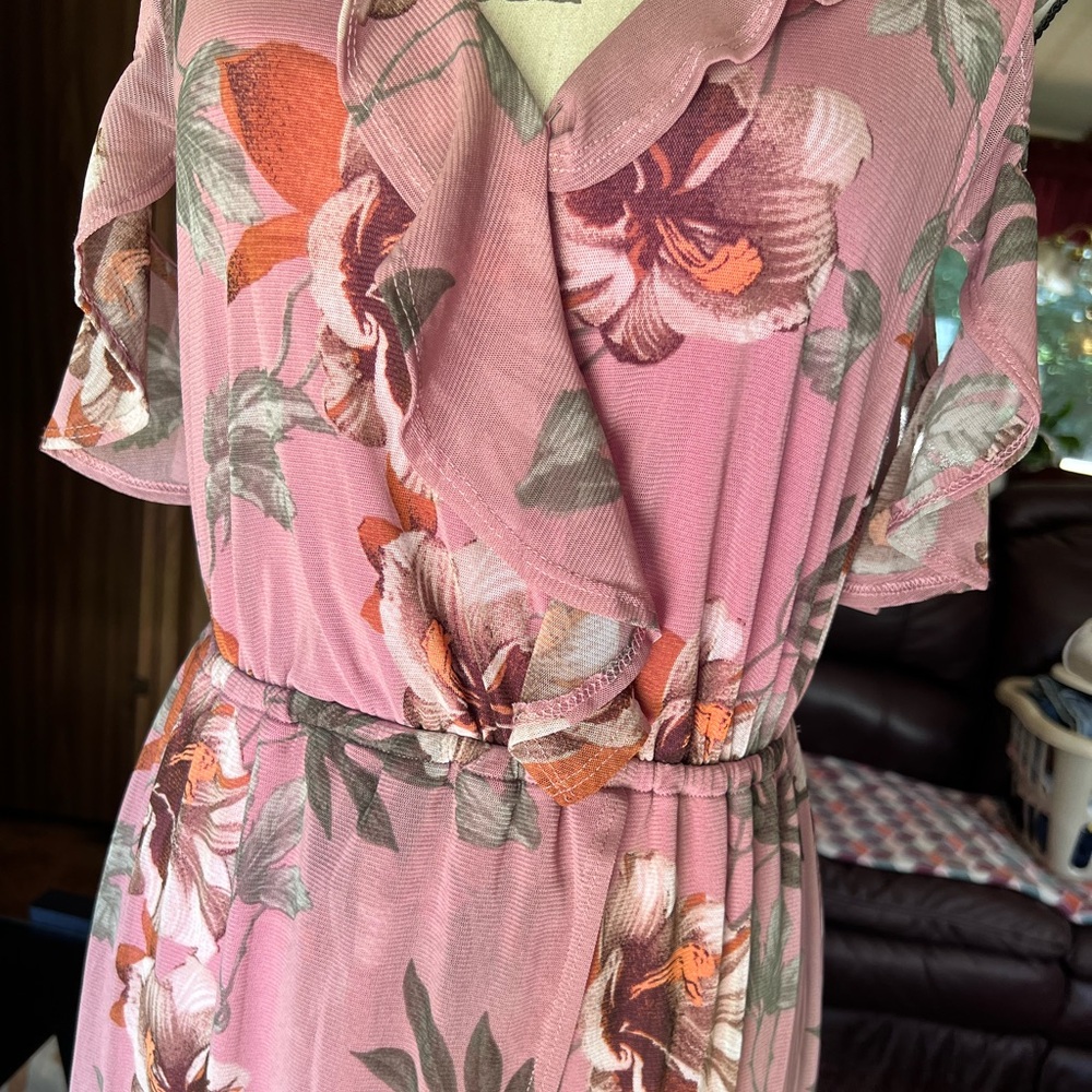 Woman’s beautiful Before You Collection long high low floral sheer long dress. - Picture 15 of 15